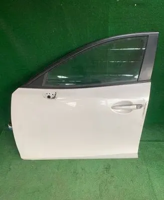 Mazda 3 III Front door 