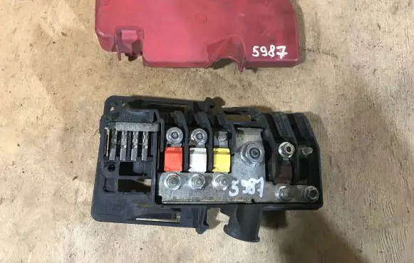Citroen C5 Fuse module 9662335380