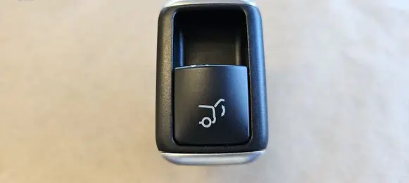 Tailgate opening switch