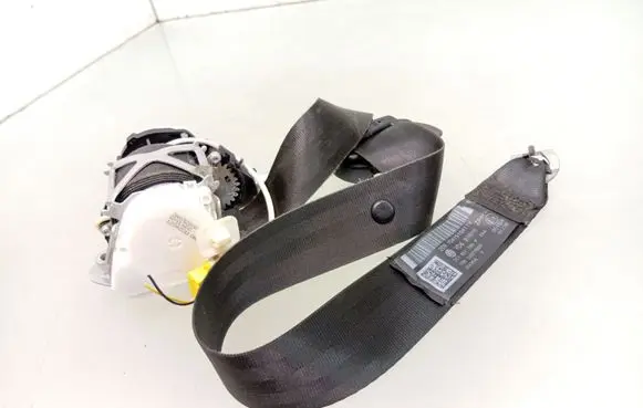 Volkswagen PASSAT B7 Front seatbelt 3C1857705P