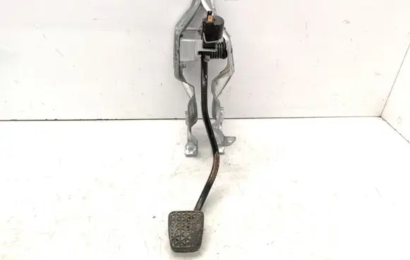Opel Astra G Brake pedal