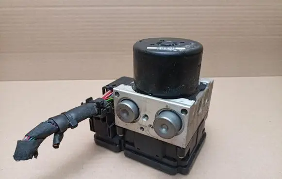 Mercedes-Benz C W204 ABS Pump A2045455232