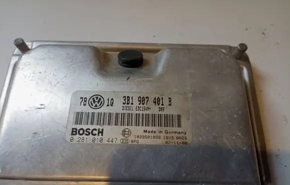 Volkswagen PASSAT B5.5 Engine control unit/module 3B1907401B 1039S01058 0281010447