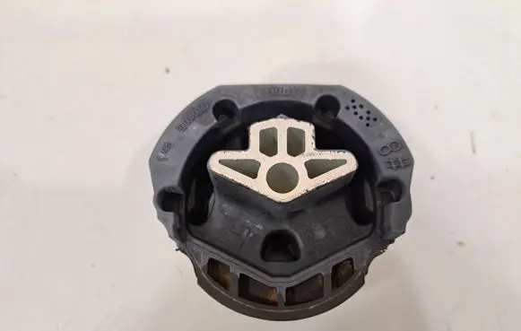 BMW 8 G14 Gearbox mounting bracket 6860534