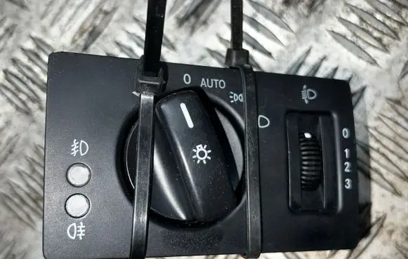 Mercedes-Benz B W245 Light switch 1695452704 1008902