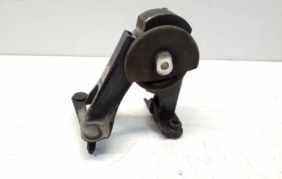 Toyota Prius (XW30) Engine mount bracket