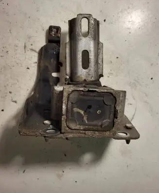 Peugeot 207 CC Gearbox mount 9680079880