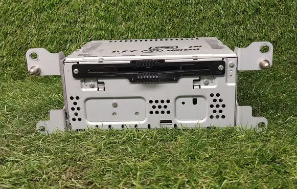 Radio/CD/DVD/GPS head unit