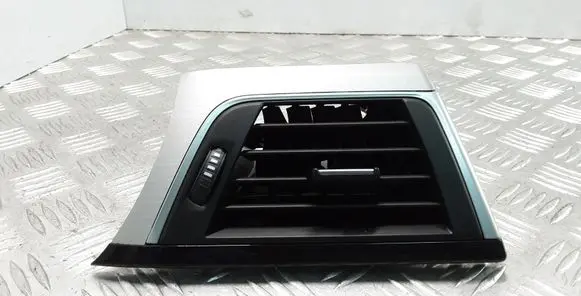 BMW 4 F32 F33 Dashboard side air vent grill/cover trim 9231995