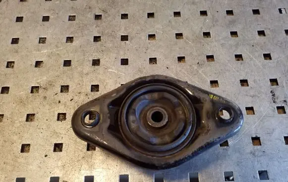 Hyundai i40 Front shock absorber mounting bracket 