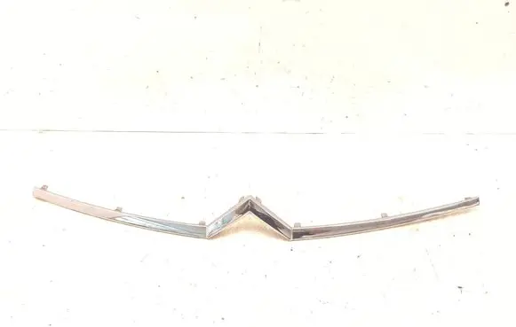 Front bumper splitter molding