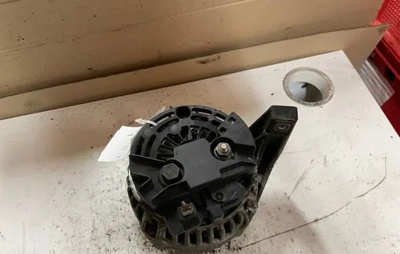 Volvo XC90 Generator/alternator 8676498 0124525029