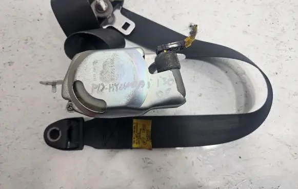 Hyundai i30 Front seatbelt 888202L700WK