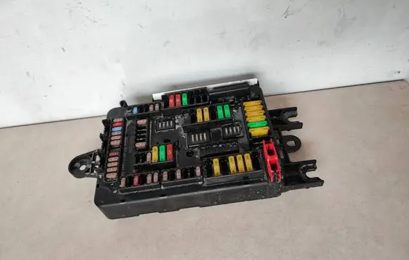 BMW 4 F32 F33 Fuse module 9389070