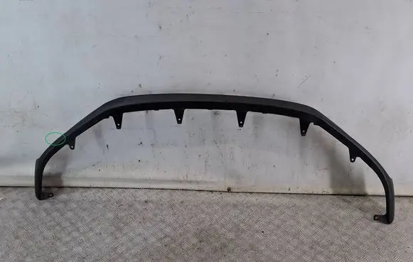 Front bumper lip