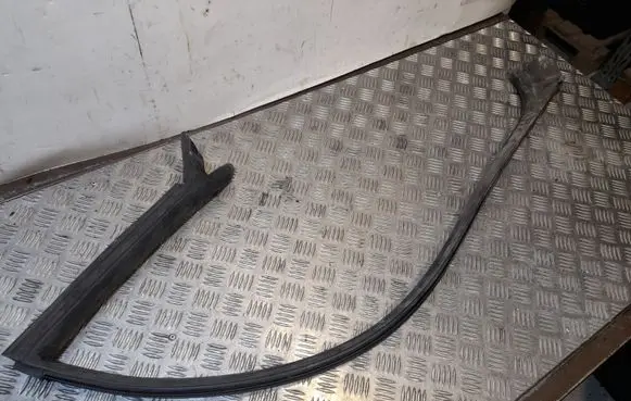 Audi A5 8T 8F Rubber seal front coupe door window 8T0845353