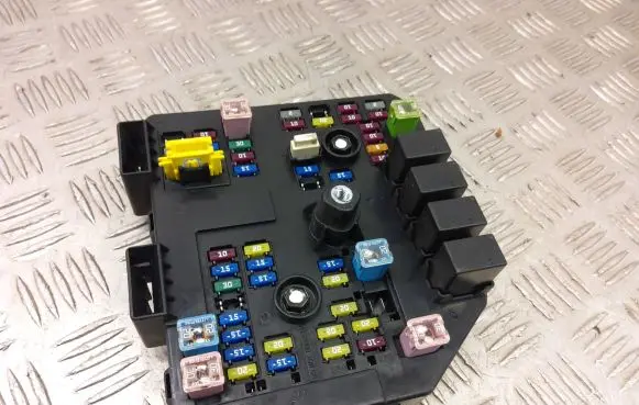 Chevrolet Captiva Fuse module 95202016