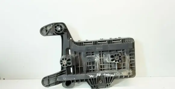 Volkswagen PASSAT B6 Battery tray 1K0915333C