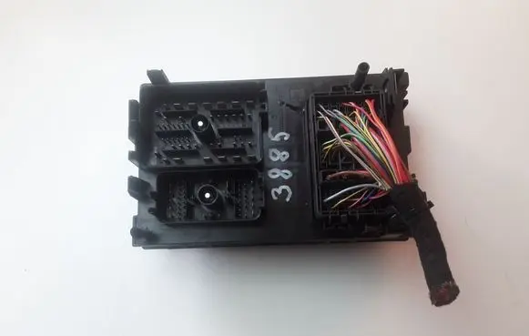 Opel Zafira C Fuse module 