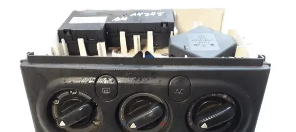 Renault Laguna I Climate control unit 9041703027 9400250