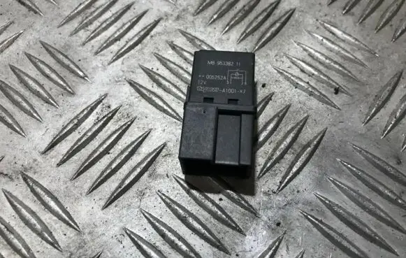 Volvo S40, V40 Other relay mb953382 005252a