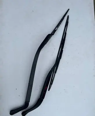 Jeep Cherokee Windshield/front glass wiper blade JEEP CHEROKEE KL WYCIERACZKI RAMIONA PIÓRA 18R