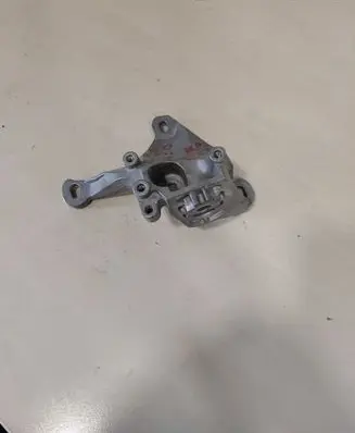 Gearbox mounting bracket