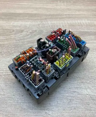 Peugeot 406 Fuse module 9459288180