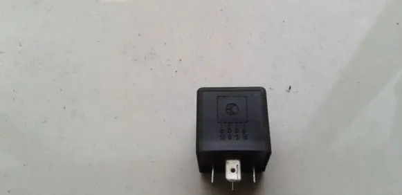 Volkswagen PASSAT B3 Other relay 23912888 191373376