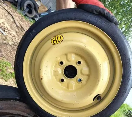 Daihatsu YRV R14 spare wheel T11570214