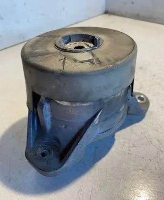Mercedes-Benz C W205 Engine mount bracket A2052407900