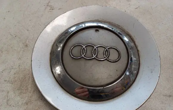 Audi A6 S6 C6 4F Original wheel cap 4F0601165