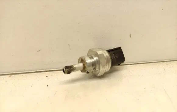 Nissan Juke I F15 Exhaust gas pressure sensor 8201000764