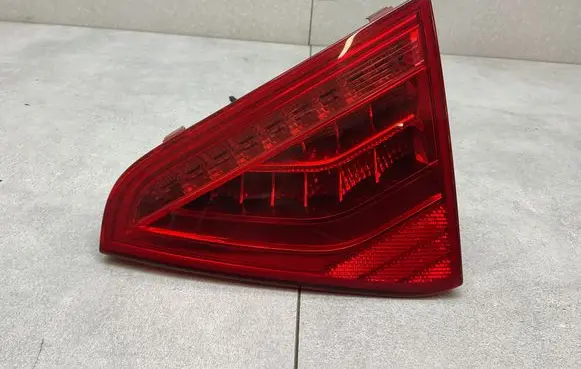 Audi A5 8T 8F Tailgate rear/tail lights 8T0945094C