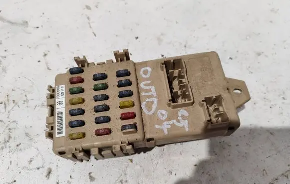 Subaru Outback Fuse module 000930