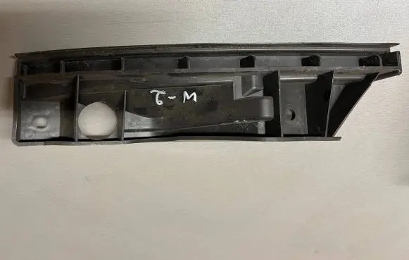 Volkswagen Touran I Front bumper mounting bracket 1T0807890A