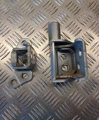 Renault Clio III Front door hinge set 864615 205018