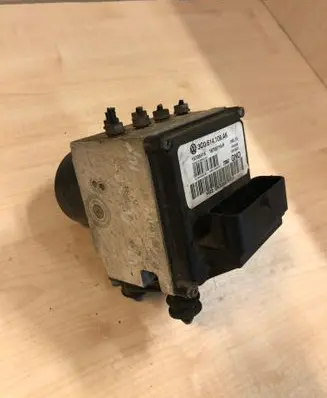 Volkswagen PASSAT B6 ABS Pump 3C0614109AK
