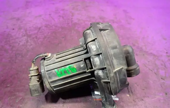 Audi A4 S4 B6 8E 8H Secondary air pump 