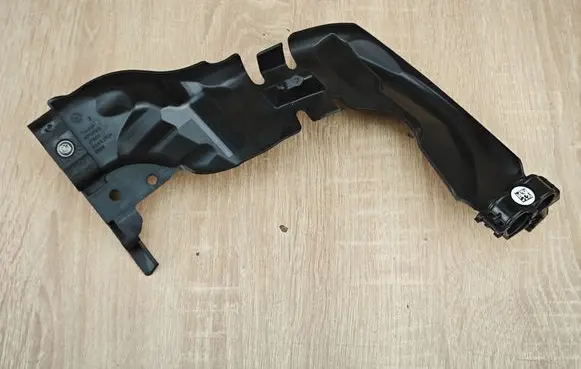 BMW X5 G05 Radiator mount bracket 8844211
