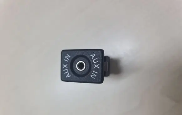 Volkswagen Touran I AUX in-socket connector 5M0035724