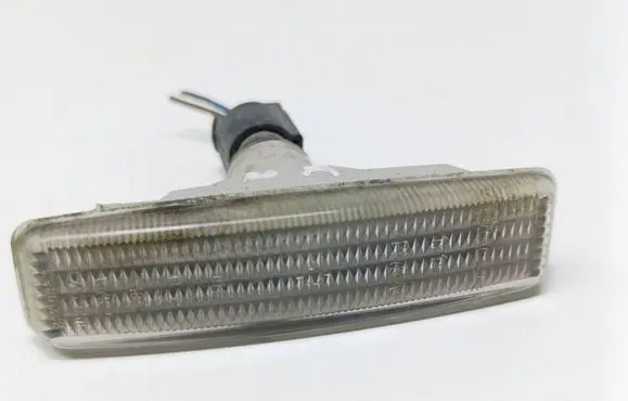 Front fender indicator light
