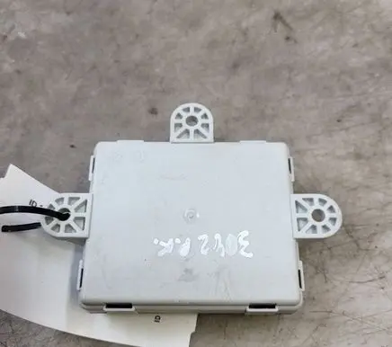 Volvo V40 Door control unit/module AV6N14C237BB AV6N14C108AE 31343044