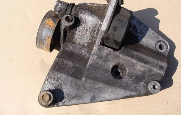 BMW 3 E46 A/C compressor mount bracket 2247388