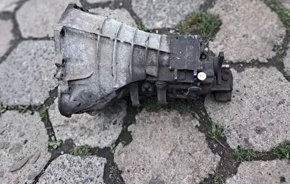 Mercedes-Benz E W124 Manual 5 speed gearbox 1242600701