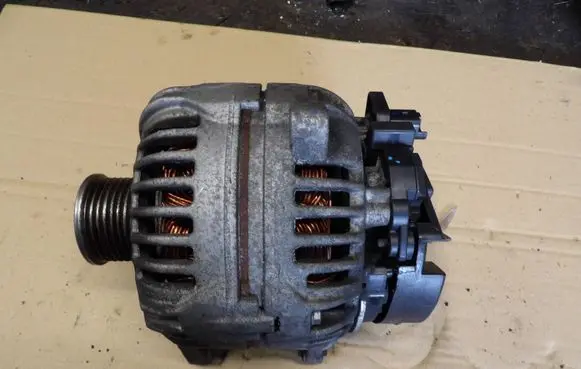 Renault Laguna II Generator/alternator 8200660022A 0124525137