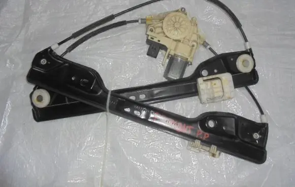 Fiat Freemont Front door window regulator with motor