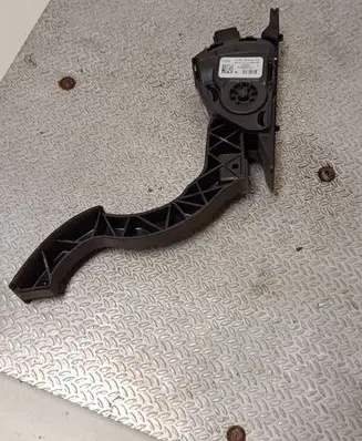 Ford Focus Accelerator throttle pedal EV619F836AA 6PV01036880