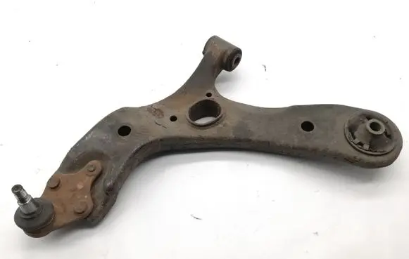 Toyota Avensis T270 Front lower control arm/wishbone