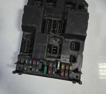Peugeot 307 Fuse module 9651196780 1388190103 00086763140303